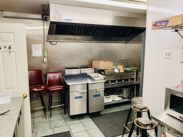 MANTENO - INVESTMENT OPPORTUNITY - BAR: 178 N Locust St, Manteno, IL 60950